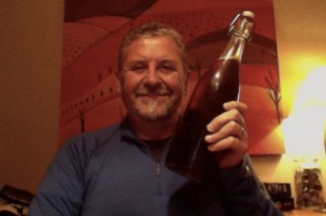 The world's smallest Giant hold a Tall beer